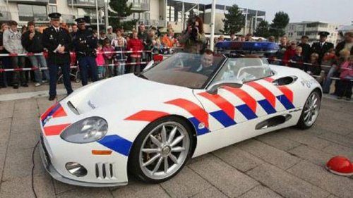 Dünya'dan polis araçları