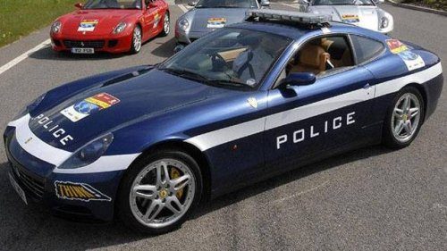 Dünya'dan polis araçları