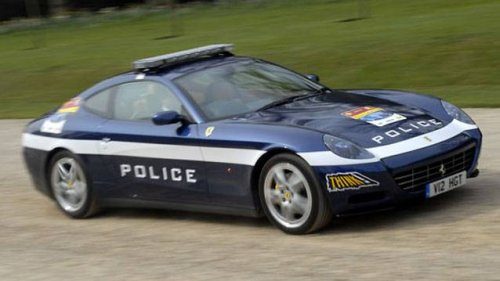 Dünya'dan polis araçları