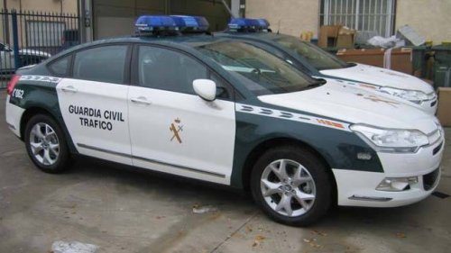 Dünya'dan polis araçları