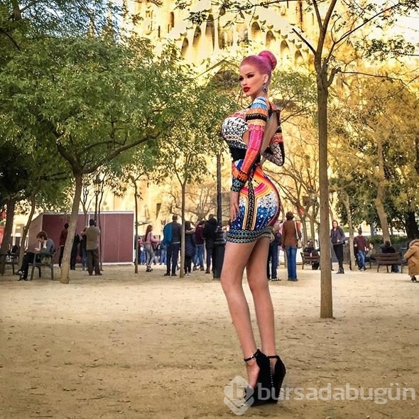 Barbie bebeğe benzemek için servet harcıyor!
