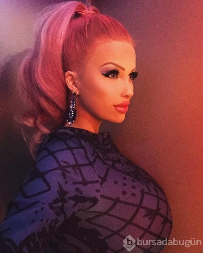 Barbie bebeğe benzemek için servet harcıyor!