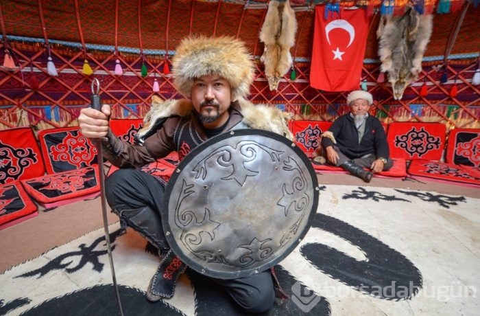 'Diriliş Ertuğrul' Kırgız Türkleri'nin evinde