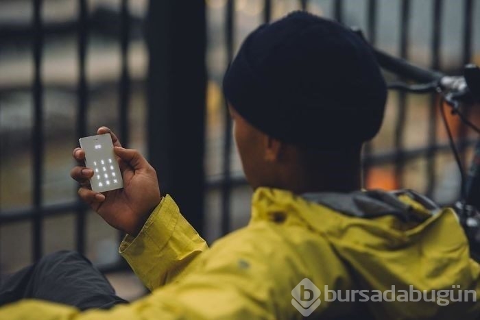 'En küçük telefon' geri döndü!
