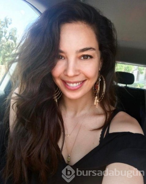 Azra Akın'dan 10 yaş paylaşımı
