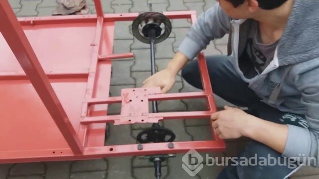400 liraya kendi arabasını yapan Türk YouTuber
