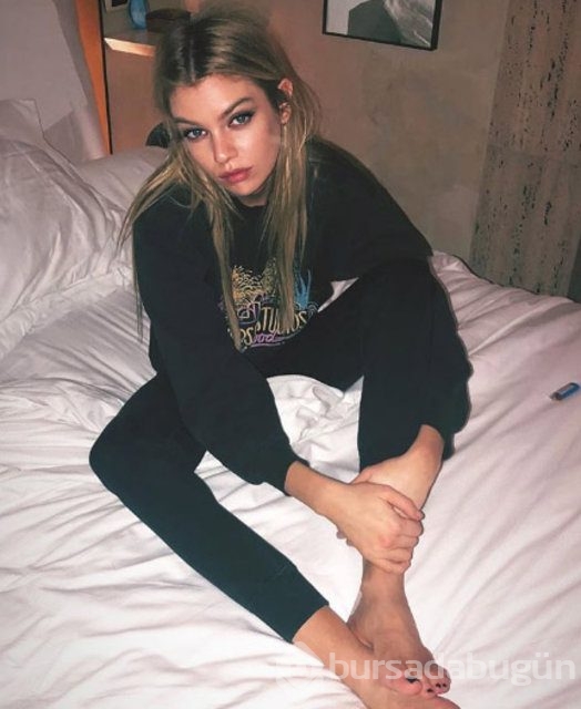 Victoria's Secret modeli Stella Maxvell'den iddialı poz
