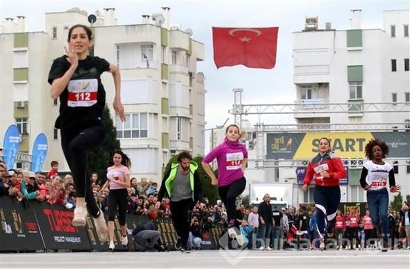 Antalya'da Yüksek Topuk Koşusu



