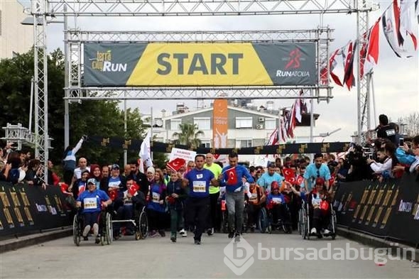 Antalya'da Yüksek Topuk Koşusu



