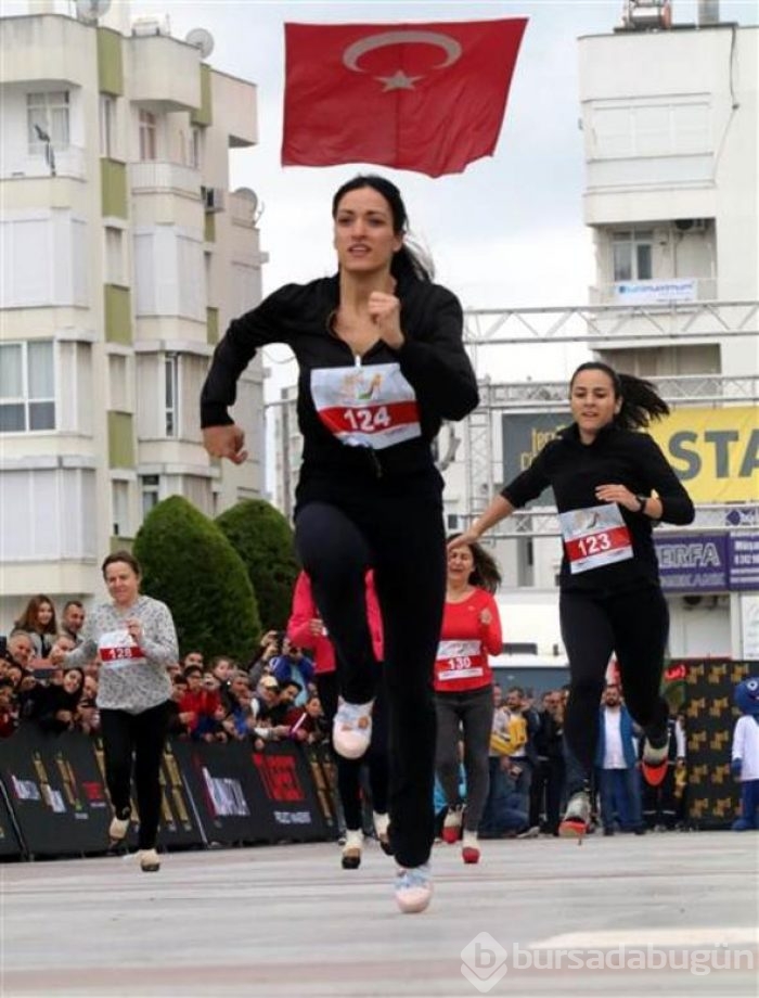 Antalya'da Yüksek Topuk Koşusu



