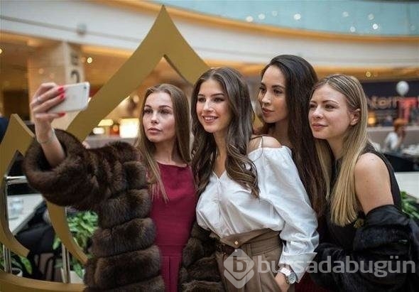 Miss Russia'nın seçmeleri AVM'de düzenlenince ortalık karıştı
