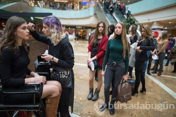 Miss Russia'nın seçmeleri AVM'de düzenlenince ortalık karıştı
