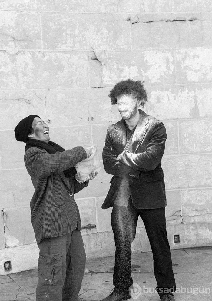 Film gibi aşkları için kılıktan kılığa girdiler!
