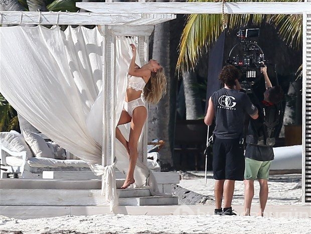 Elsa Hosk nefes kesti!