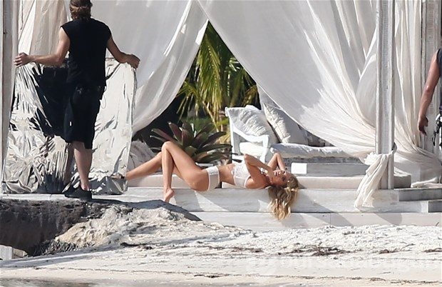 Elsa Hosk nefes kesti!