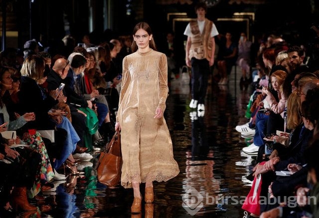 Paris moda haftası'nda feminizm rüzgarı!