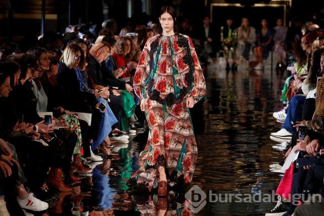 Paris moda haftası'nda feminizm rüzgarı!