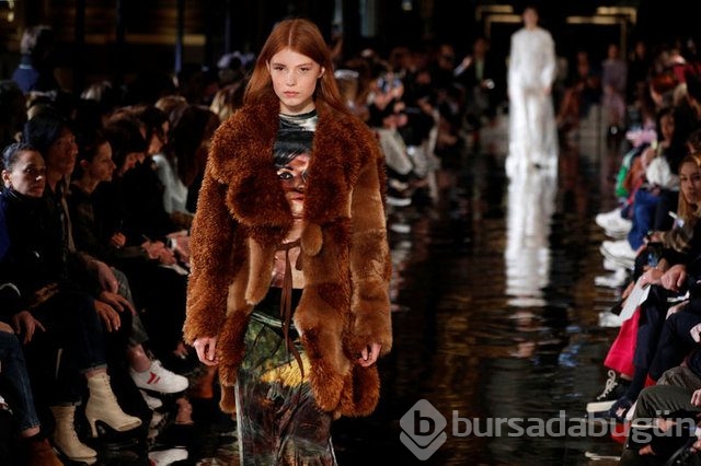 Paris moda haftası'nda feminizm rüzgarı!