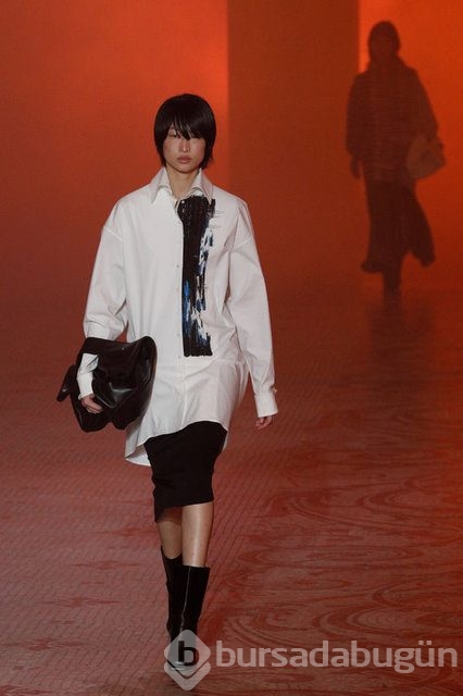 Paris moda haftası'nda feminizm rüzgarı!