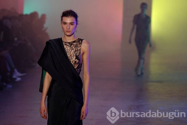 Paris moda haftası'nda feminizm rüzgarı!