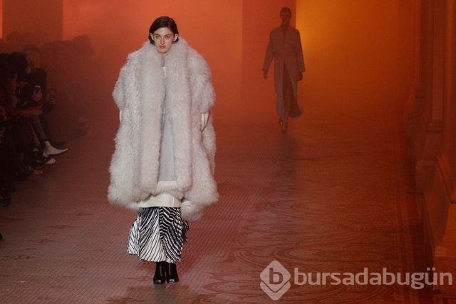 Paris moda haftası'nda feminizm rüzgarı!