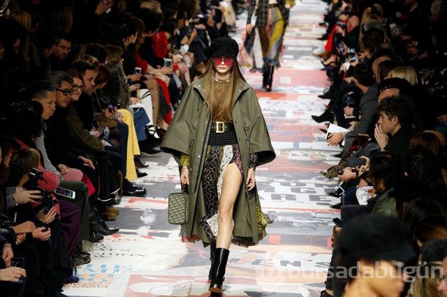 Paris moda haftası'nda feminizm rüzgarı!