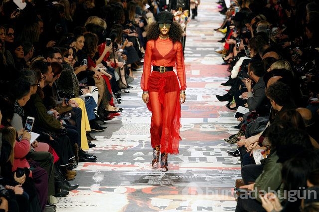Paris moda haftası'nda feminizm rüzgarı!