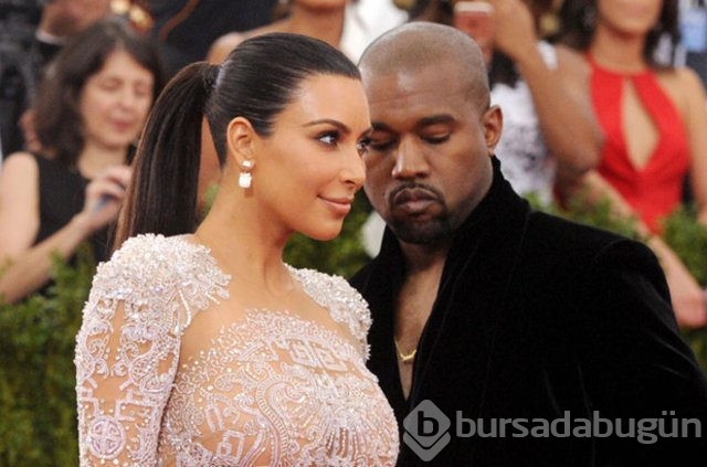Kim Kardashian üstsüz yemek yedi!