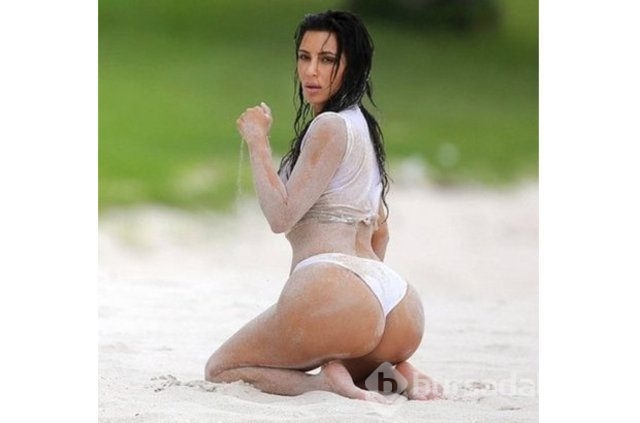 Kim Kardashian üstsüz yemek yedi!