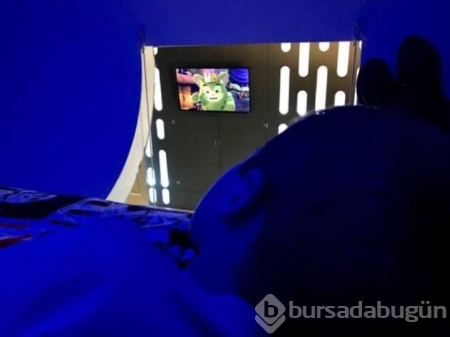 Oğlunun yatak odasını Yıldız Savaşları'na çevirdi!
