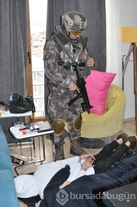 Filmleri aratmayan uyuşturucu operasyonu