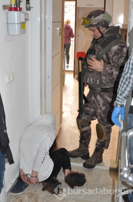 Filmleri aratmayan uyuşturucu operasyonu