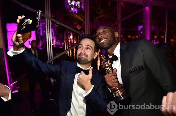 Ünlülerin selfie aşkı!