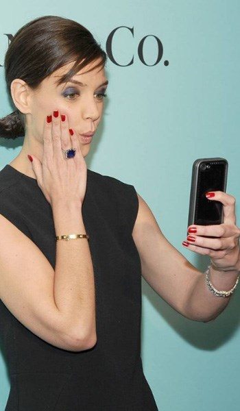 Ünlülerin selfie aşkı!