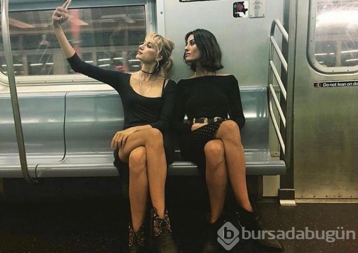 Ünlülerin selfie aşkı!
