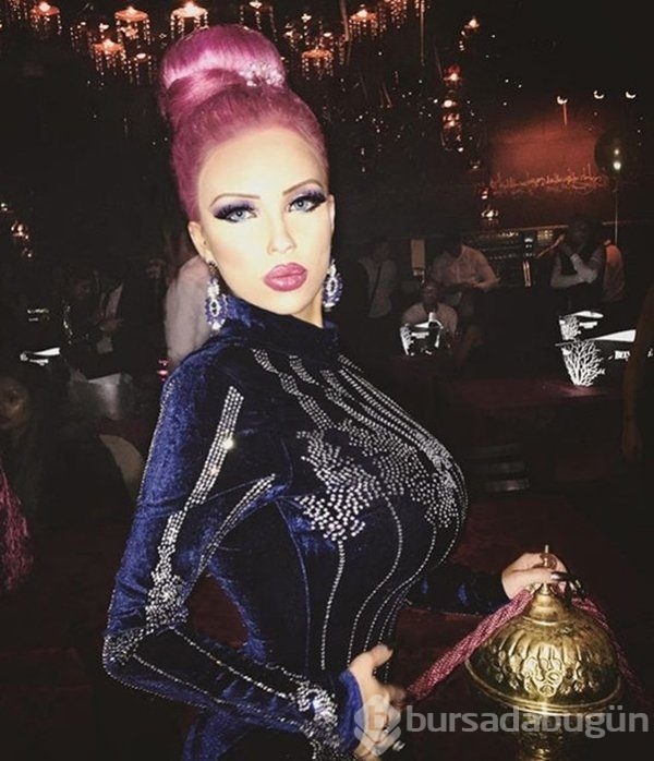Bu dünyadaki tek derdi Barbie bebek gibi olmak
