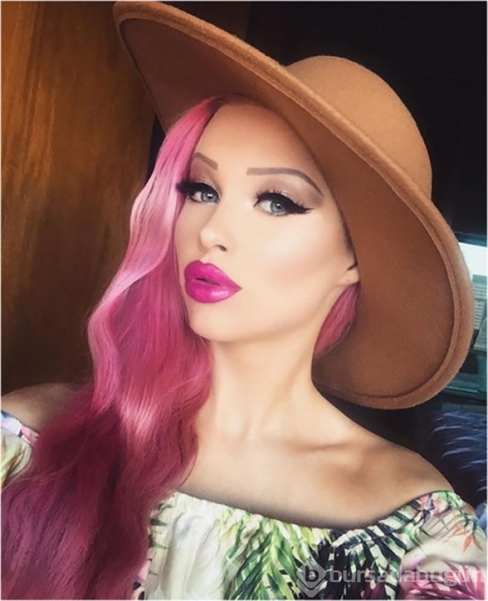 Bu dünyadaki tek derdi Barbie bebek gibi olmak
