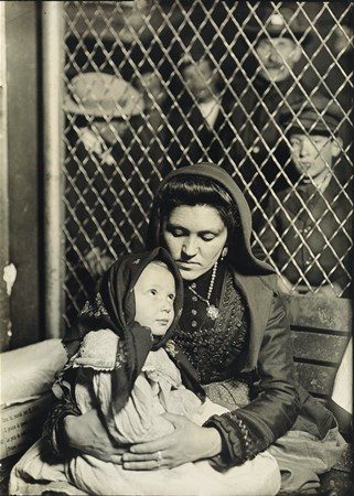20. Yüzyılın çok konuşulan fotoğrafları satılıyor!