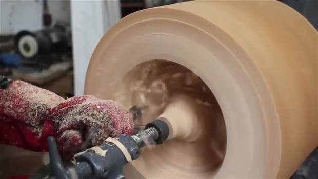 Ağaçtan sanat eseri yaptı!