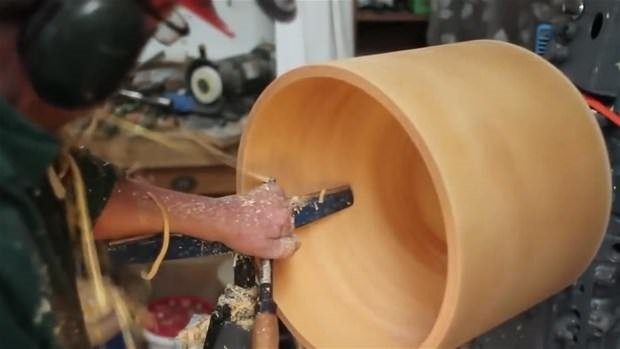 Ağaçtan sanat eseri yaptı!
