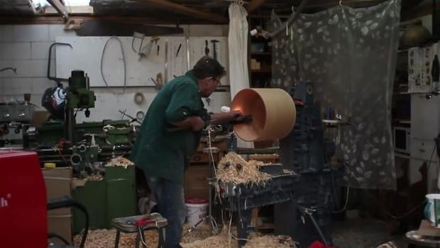 Ağaçtan sanat eseri yaptı!