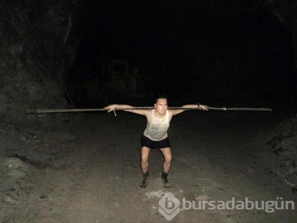 Göçükte mahsur kalan işçi yaşadıklarını fotoğrafladı