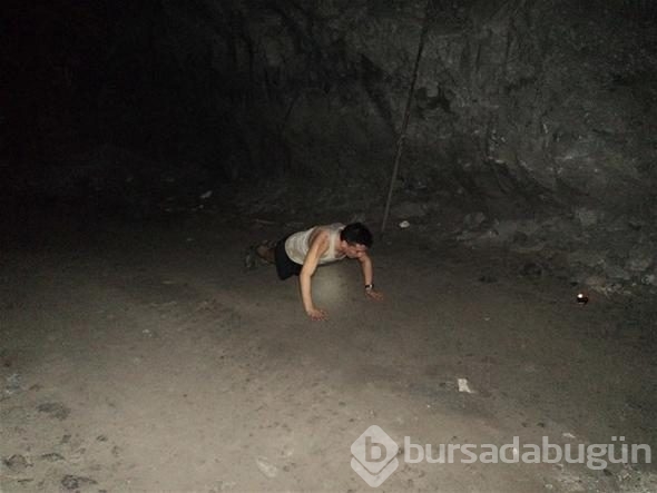 Göçükte mahsur kalan işçi yaşadıklarını fotoğrafladı