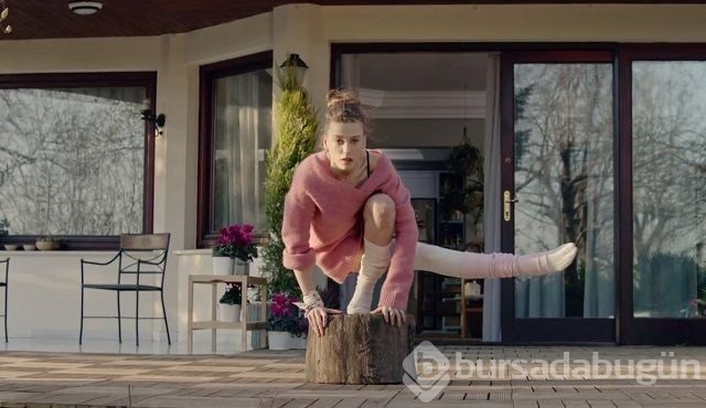 Ünlü oyuncudan 'aerial' dansı!