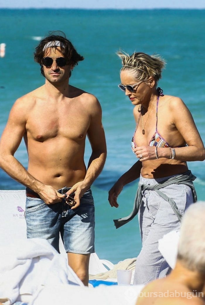 Sharon Stone'dan cesur 60 yaş pozu!