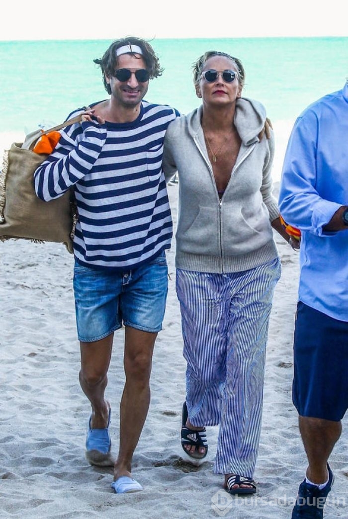 Sharon Stone'dan cesur 60 yaş pozu!