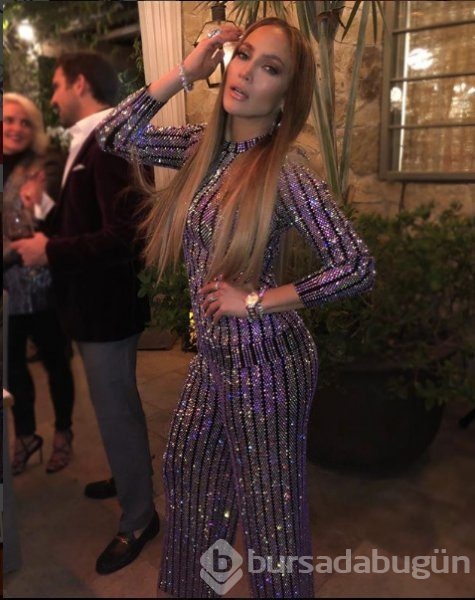 Jennifer Lopez genç kızlara taş çıkarıyor
