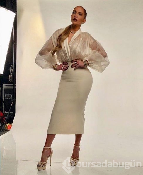 Jennifer Lopez genç kızlara taş çıkarıyor
