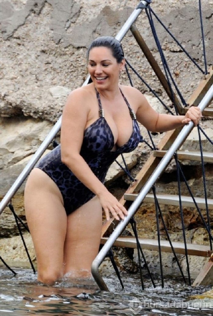 Kelly Brook'un Tayland gezisinden fotoğraflar!