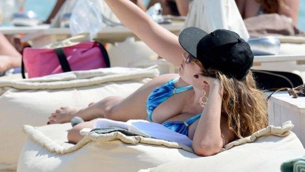 Kelly Brook'un Tayland gezisinden fotoğraflar!